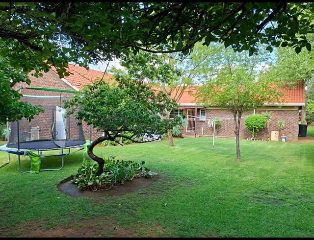 4 BEDROOM HOUSE FOR SALE IN BIRCHLEIGH NORTH